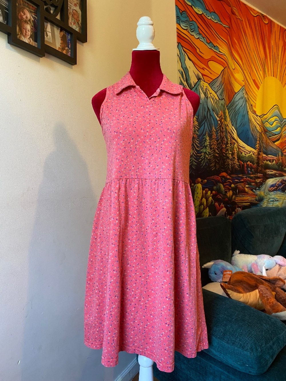 Vintage sleeveless floral dress with collar
